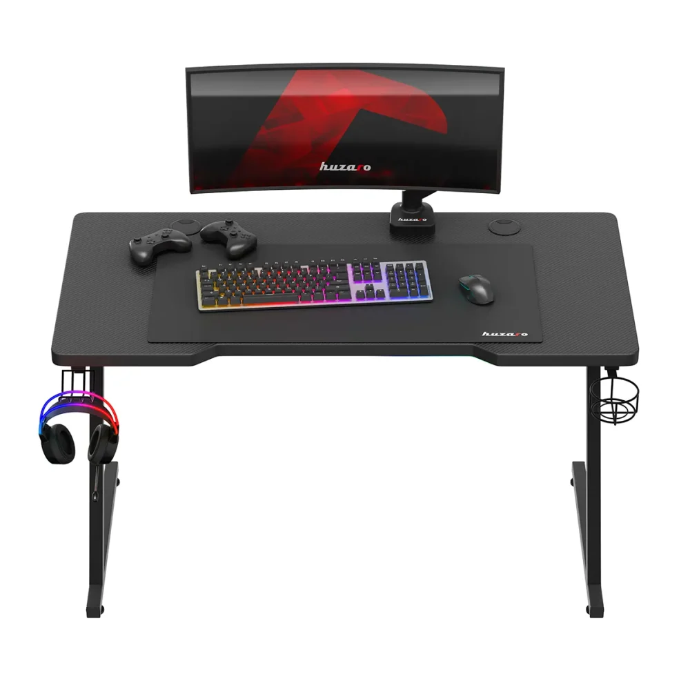 prednji pogled na Huzaro Hero 2.5 sa zakrivljenim monitorom i RGB tastaturom