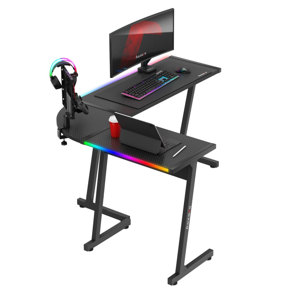 Huzaro Hero 6.0, L-shape crni gaming sto sa RGB osvetljenjem, monitorom, tastaturom, nosačem slušalica i tabletom – pogled pod kosim uglom sa desne strane