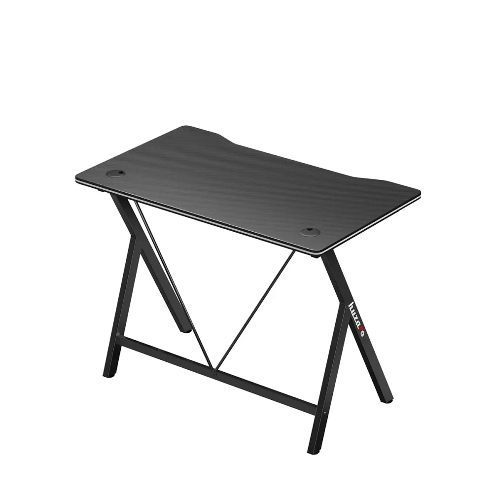 Huzaro Hero 1.4 kompaktni gaming sto od 100 cm, karbon tekstura, pogled pod uglom sa XO metalnim nogama