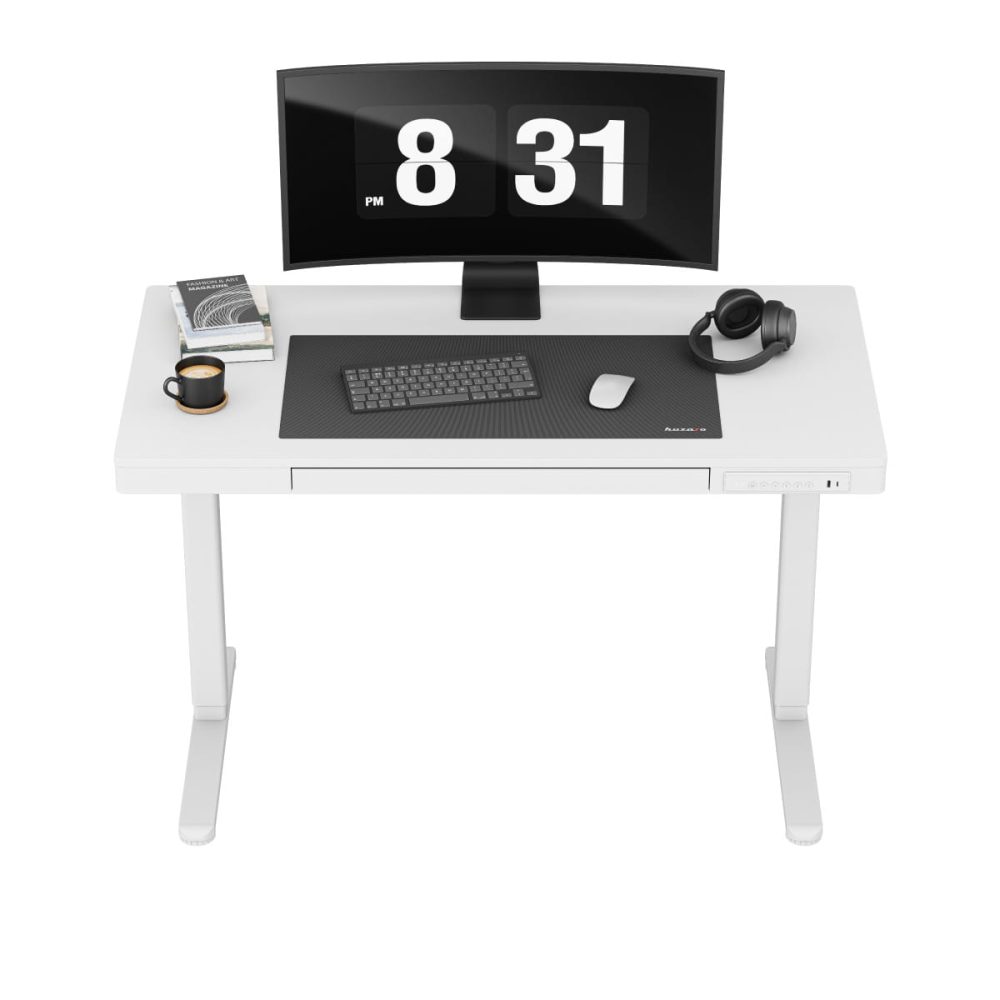 Prednji pogled – Leader 8.2 beli sto sa fiokom, zakrivljeni monitor, tastatura i šolja