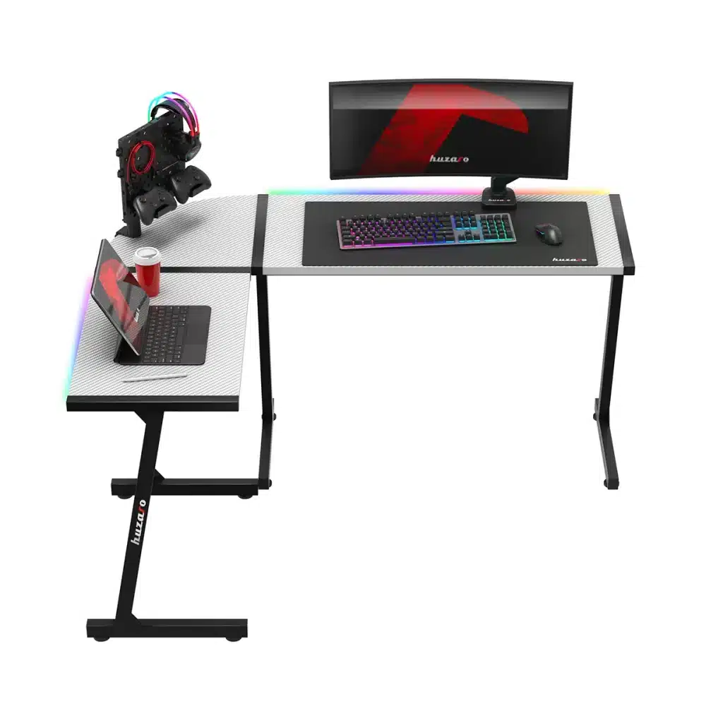Prednji prikaz gejmerskog stola Huzaro Hero 6.0 u beloj boji sa RGB LED trakama, zakrivljenim monitorom, tastaturom i mišem.