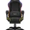 Frontalni prikaz crne RGB gejming stolice Huzaro Force 3.7, istaknuti lumbalni i vratni jastuk, obojeno LED osvetljenje u spektru duž ivica.